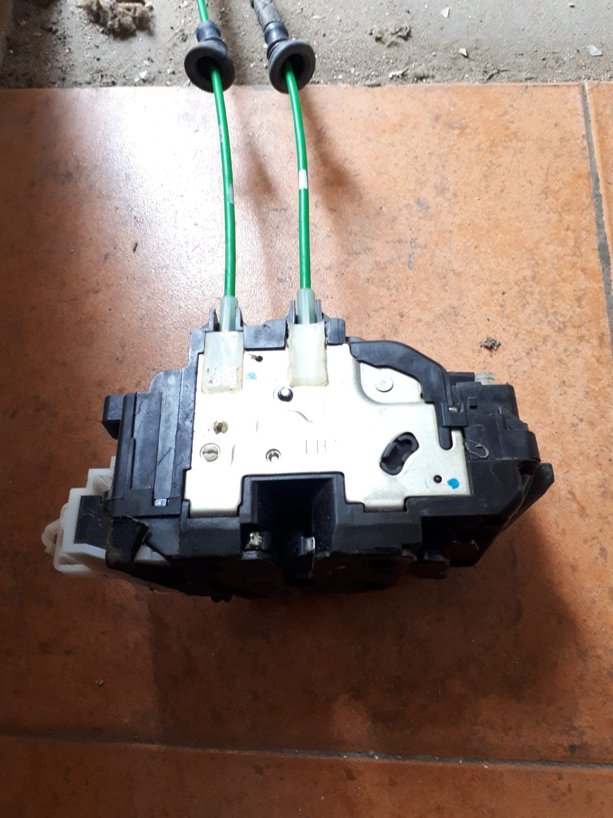 מנעולן לרכב – תיקון / החלפת מנעולי דלתות – תמונה 3